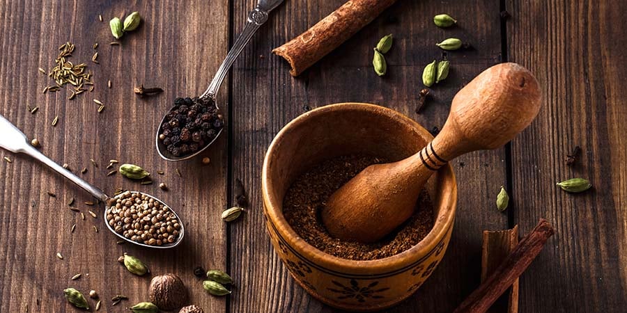 Hemp seeds in spoons. 